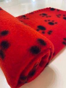Sleeping blanket | Fleece Blanket Red With Black Pawns | 60 x 70 cm